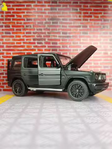 rastar 1:32 Mercedes G63 Alloy Car Model doors and hood trunk can open suitable for collection and c