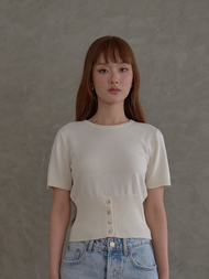 AILUMI – Silver Hour Top เสื้อคอกลมไหมพรมดีไซน์จั๊มเอว กระดุมเหล็ก ทรงสวย ใส่แล้วหุ่นดีมาก