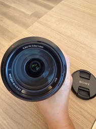 Sony E 3.5-6.3/18-200 OSS E-mount Lens