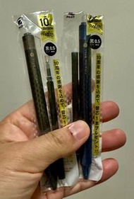 日本PILOT 可擦水笔, 十周年限量纪念版, 0.5mm, 原裝外再加送一支筆芯, 藍或黑, $15
