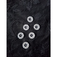 1cm button