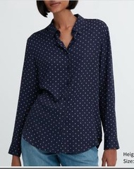 590元全新~UQ uniqlo 靛色小白點襯衫~嫘縈幾何印花長袖上衣~尺寸M