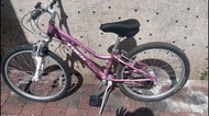 Trek 美國品牌 24吋中成人單車，頭避震，紮實好踩， Shimano 14速，V煞，鋁合金車架 ，摺疊腳踏， 已更換全新頭胎、手筒、波線及制線，有歲月痕跡，正常運作免維修，可預約到實體店試車，售價
