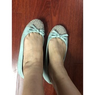 1. Flat shoes are defective, size 235