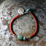 老舊西藏綠松石與古代瑪瑙、老舊欽銀與老舊奧裡薩黃銅、糖色白芯珠、老舊印度銀飾墜飾的串鍊