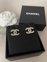 Chanel 小雙C經典款耳環 classic CC Earrings 珠珍水鑽