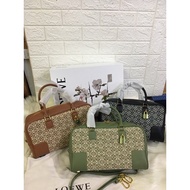 L03W3 Amaz0na Jacquard 10218 with Magnet Box
