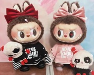 POPMART 泡泡瑪特 THE MONSTER LABUBU 拉布布 搪膠毛絨公仔 LABUBU THE MONSTERS Catch Me lf You Like Me  情人節 抱抱骷髏娃娃限定