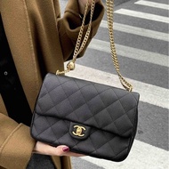 香奈兒cf方胖子 Chanel 23P黑金荔枝牛愛心調節釦肩背包AS3921 近新閒置品🖤可送禮