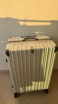 30吋白色硬殼四輪旅行行李箱