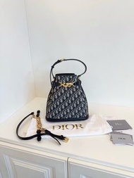 Dior C'est系列老花水桶包