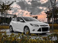 2013 Ford Focus 5D 2.0 白 🔘柴油頂級運動型 頂級代步休旅 🔘25萬內入主