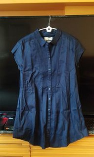 短袖cotelac 深藍上衣,貝殼鈕釦+兩個口袋，也出售Sandro. maje