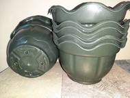 10PCS big round wavey pots for plants (11x7inches) - 30 pesos each - paso