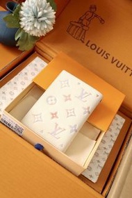 順豐包郵 LV 夢幻紫白色銀包