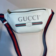 Gucci 米白胸包腰包