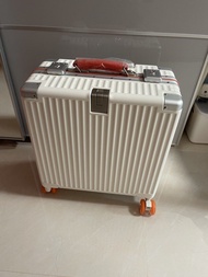 白色 鋁框行李箱 20吋 登機箱 全新未使用