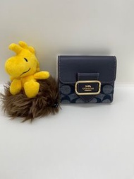 🇨🇦✈️🇺🇸 Coach outlet 皮拼Signature C pattern 布款短銀包現貨😎😎