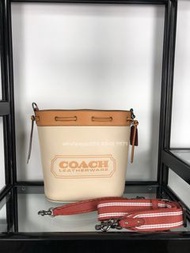 🎀Brand New Free Shipping💙Coach C3851 Field Bucket Bag 水桶包｜Color 米白 啡色｜Size 22.5x25 cm💙配件全齊適合送禮 嚴格檢測貨