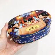 ► 香港 DisneyLand 迪士尼樂園 牛奶巧克力餅乾 鐵盒 空盒 置物 收納 存錢筒 ◄