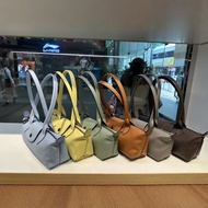 2026 New Style Female Baguette Baguette Bag Dumpling Bag Shoulder Bag Niche Underarm Bag Handbag