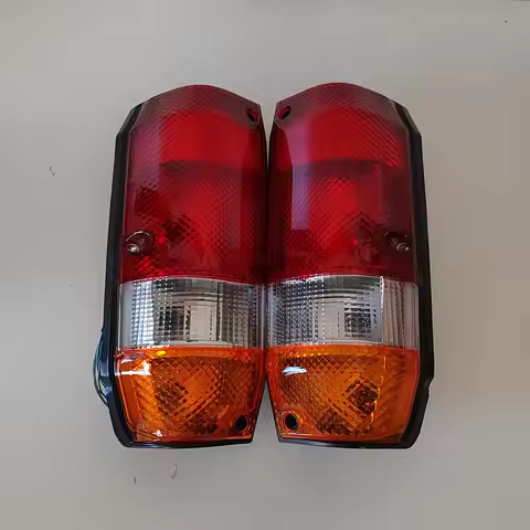 Car Taillight Brake Lamp Turn Signal 8156069105 8155060390 For Toyota Land Cruiser Prado FJ75 Fj70 L
