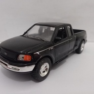 Diecast Ford F-150 Flareside Supercab Pick Up 4x4 Welly 1:24 scale Collectible toy
