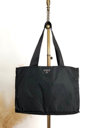 【VintageShop solo 日本直送中古包專賣店】PRADA 普拉達 手提包 黑色 三角標誌 尼龍 托特包 vintage