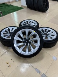 特斯拉 Model Y 20吋原廠拆車輪轂帶胎轂數據：209J 5120 ET35輪胎數據：25540R20米芝蓮 Pilot Sport EV 靜音胎