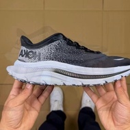 HOKA ONE ONE Kawana 黑白運動跑步鞋