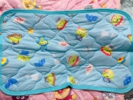 （推薦🔥代購賣$1xx）日本正版現貨‼️日本西川株式會社 x 反斗奇兵三眼仔枕頭墊 （涼感·依家用涼感真係超爽 可以唔洗開冷氣/風扇，正，推薦🫰） （前面涼感，後面透氣立體網格，用料非常優質，真心推）