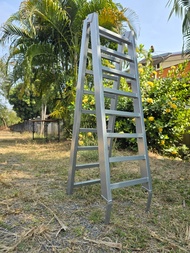 บันไดขึ้นรถ สะพานขนย้ายรถ   พ่นด้วยสีพาวเดอร์โค้ท กว้าง 30x250 cm. รับน้ำหนักได้ 350 กก.