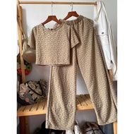 (Liquidation of personal items) Low-cut t-shirt + long pants Set