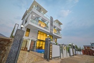 Vila  m² dengan 6 bilik tidur dan 1 bilik mandi peribadi di Malavli (Luxury 6BHK(3+3BHK)Villa, 2 Poo