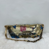 Chanel 香奈兒29 RUE CAMBON塗鴉腰包（2019巴黎紐約系列） 鐳射清楚 99新 這款包屬於香奈兒2019早秋高級手工坊「巴黎-紐約」埃及主題系列，是Karl Lagerfeld生前最