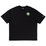 New Era เสื้อยืดแขนสั้นรุ่น BOSTON CELTICS NBA STREET GAME BLACK OVERSIZED SHORT SLEEVE T-SHIRT