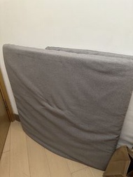 【清屋平讓】簡約灰色多功能靠背墊｜床上/地毯「捱背脊」護腰靠枕 三角靠墊 榻榻米座墊