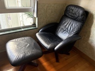 Black Leather Recliner Chair with Ottoman 黑真皮大班椅