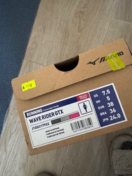 Mizuno Wave Rider GTX 女款跑鞋