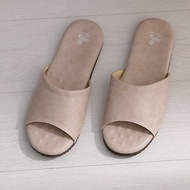 【維諾妮卡】舒適減壓 優質乳膠室內皮拖鞋-米色