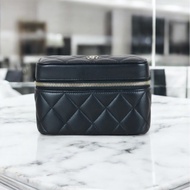 「JL精品代購」98新 Chanel 香奈兒 化妝包/長盒子