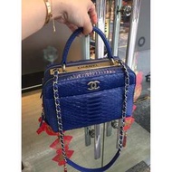 典精品名店 Chanel 近 新品 真品 藍色 蟒蛇皮 波士頓 保齡球 金鏈 手提 肩背包 現貨
