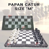 Size M BOARD CHESS WITH PLASTIC POINTS