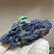 安徽藍銅礦共生孔雀石原石礦標～增強溝通與表達能力、提升靈感與創意、促進心靈清晰與覺察、舒緩情緒與壓力。清晰思緒，激發靈感，並有助於平靜心靈、化解負面情緒和壓力。