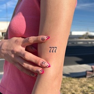 GATTOO Mini Number 777 Lucky Number Number Small Pattern Hand Arm Waterproof Tattoo Sticker