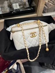 Chanel vanity with chain 雙金球調節扣 100%Authentic,99%new 💜尖沙咀中港城門市