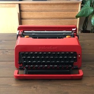 🇯🇵由日本直送已包運費🇯🇵 ＃925 1969 古董 Olivetti Valentine 中古經典設計獎得主 手提打字機連盒  100%操作正常 已換全新墨帶 連說明書 昭和時期 Typer Typ