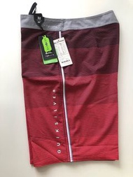 QUIKSILVER 澳洲 男生 海灘褲（Highline Massive 20  衝浪褲 尺寸32-紅條紋）