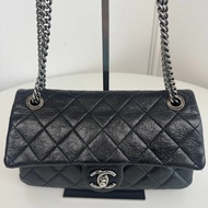 香奈兒/Chanel 黑銀孟買繫列油蠟牛皮口蓋CF鏈條包