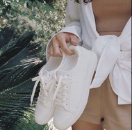 Kenneth Cole 小白鞋